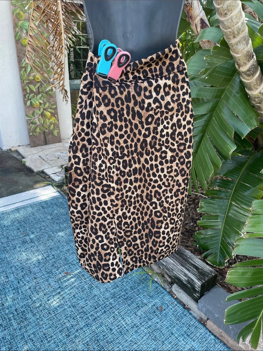 Leopard print drop waste pen, pencil skirt